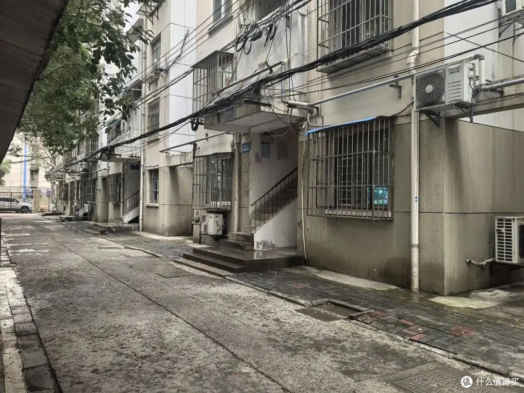 图省钱,买了人人嫌弃的“老破小”,入住一年,有些感受不吐不快