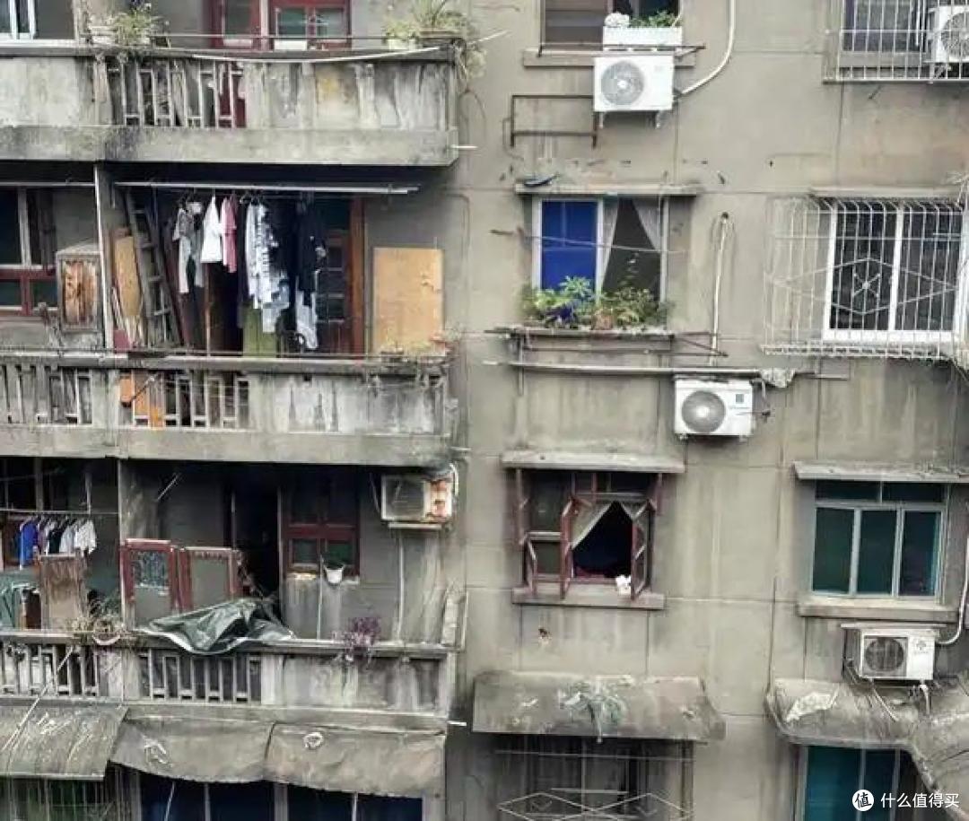 图省钱,买了人人嫌弃的“老破小”,入住一年,有些感受不吐不快