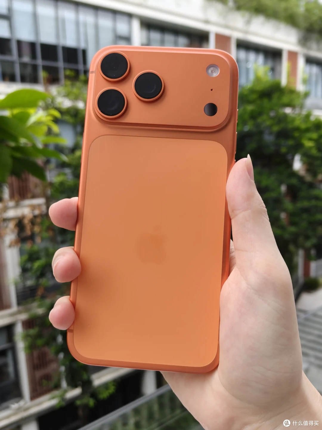 iPhone17 Pro Max降至最新低价，512GB+40倍变焦，果粉没有白等！