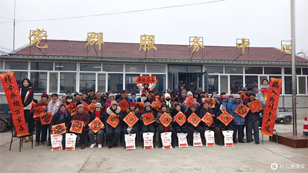 围场阳光公益协会携手多部门开展迎春送福志愿服务活动