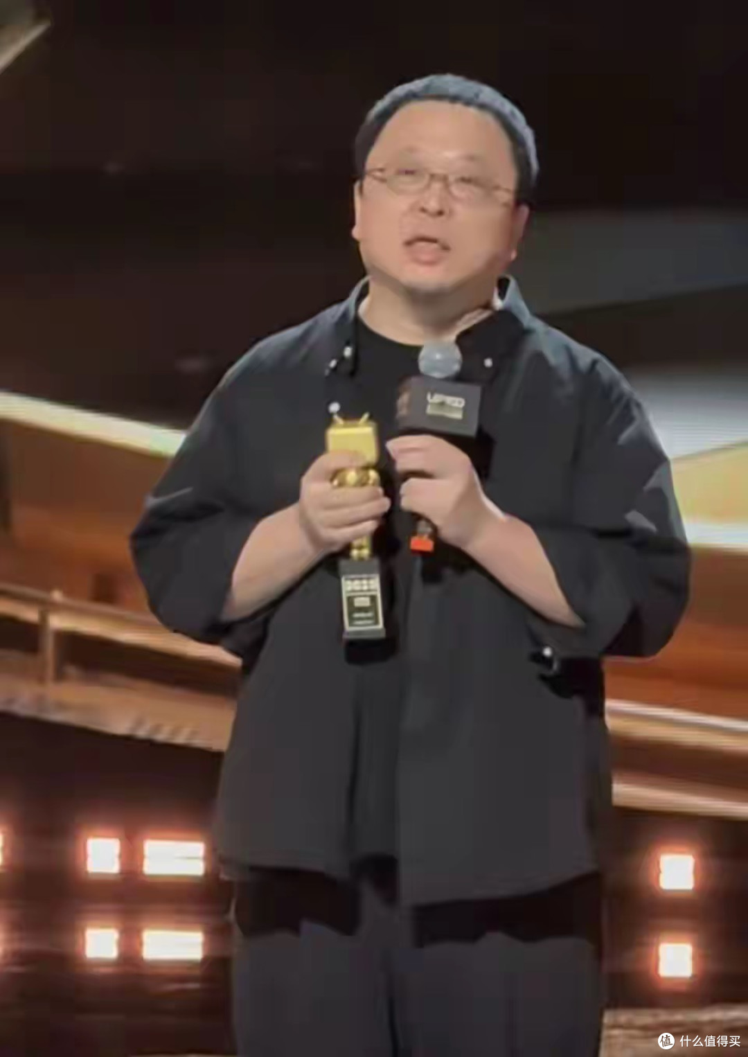 罗永浩被禁言后首亮相,现身B站颁奖典礼,获年度新人奖