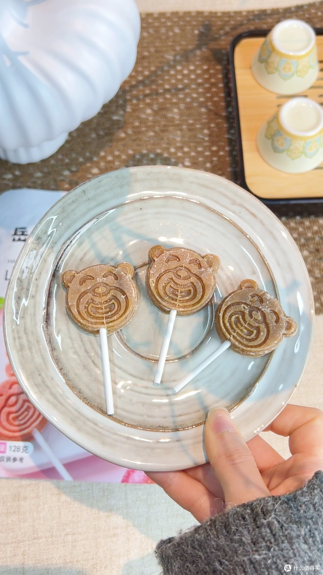 岳先生山楂棒来袭！网红小熊造型，酸甜解馋超有范儿✨