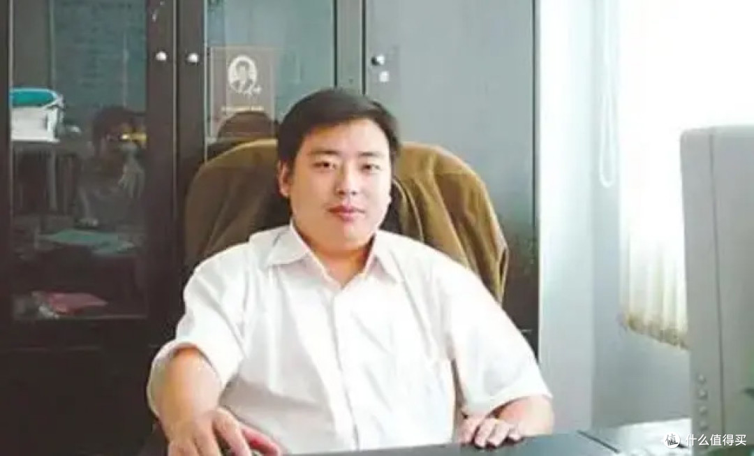 从中专生到百亿富豪,名创优品创始人的穿搭反倒从张扬变低调了?