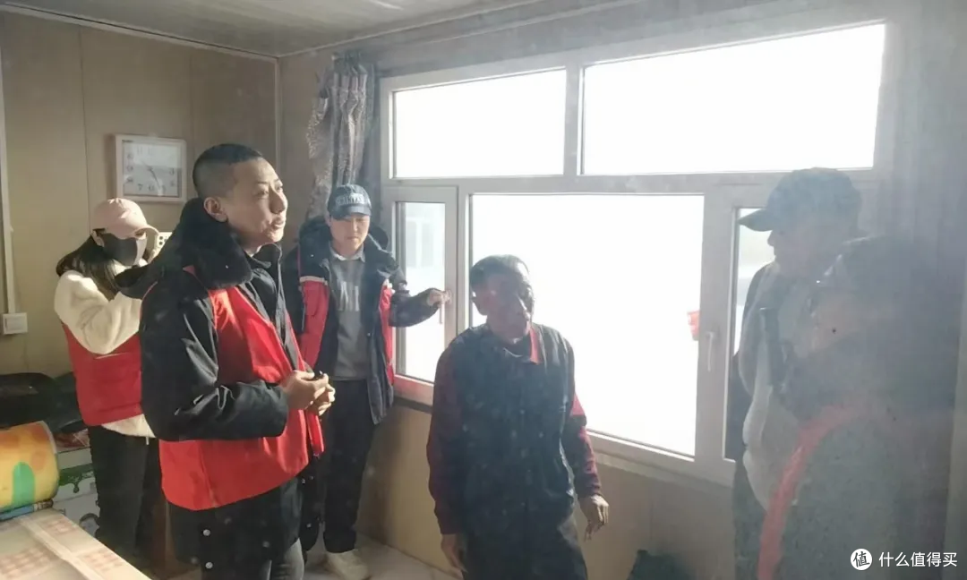 吉林刀锋车队志愿服务总队长春市二道分队车轮送温暖 情暖老人心
