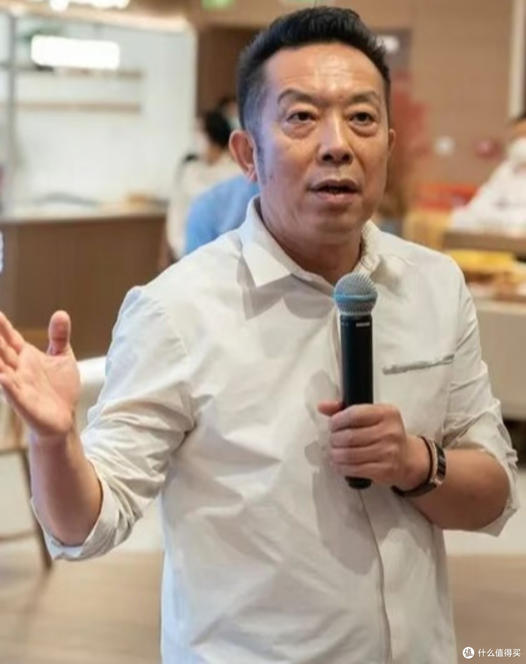 贾国龙喊冤西贝亏惨，罗永浩却靠这波赚翻？
