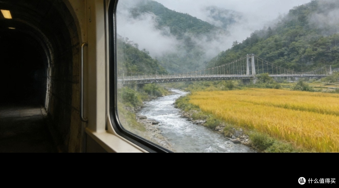 火车靠窗风景四季变换