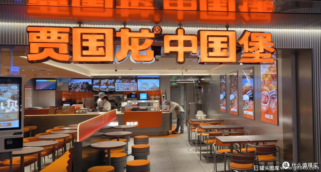 西贝闭店30%:餐饮巨头的阵痛与行业变局
