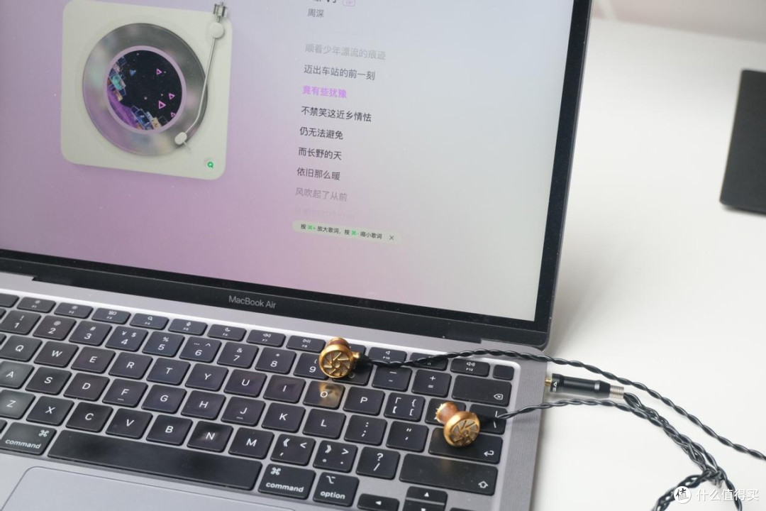 不堆料也能赢:SIVGA M300 黑檀木平头塞音质揭秘