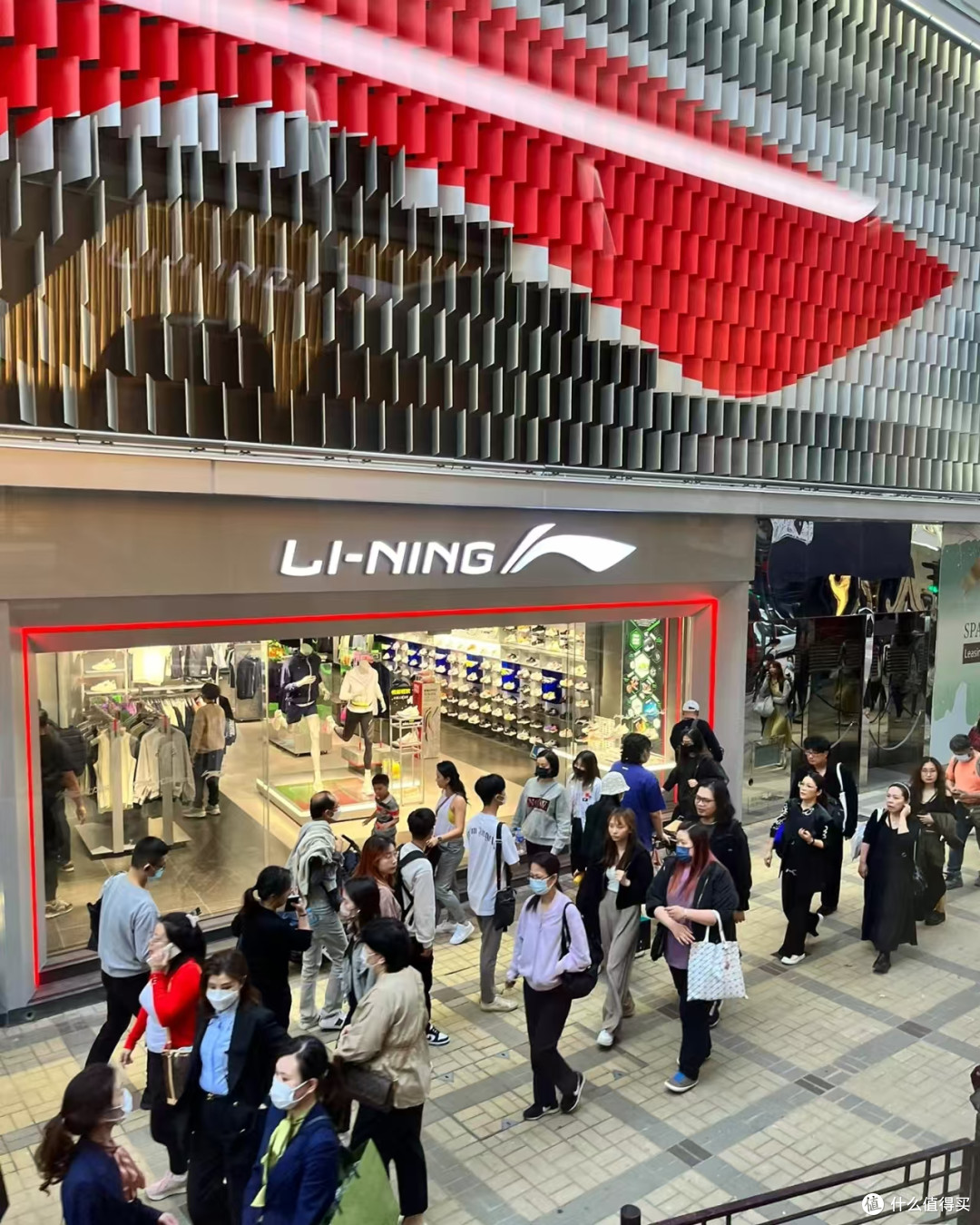 品牌资讯：李宁2025第四季度营收低单位数下降