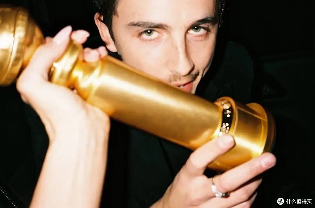 穿定制克罗心拿下金球奖影帝的甜茶,事业爱情线都这么猛的?