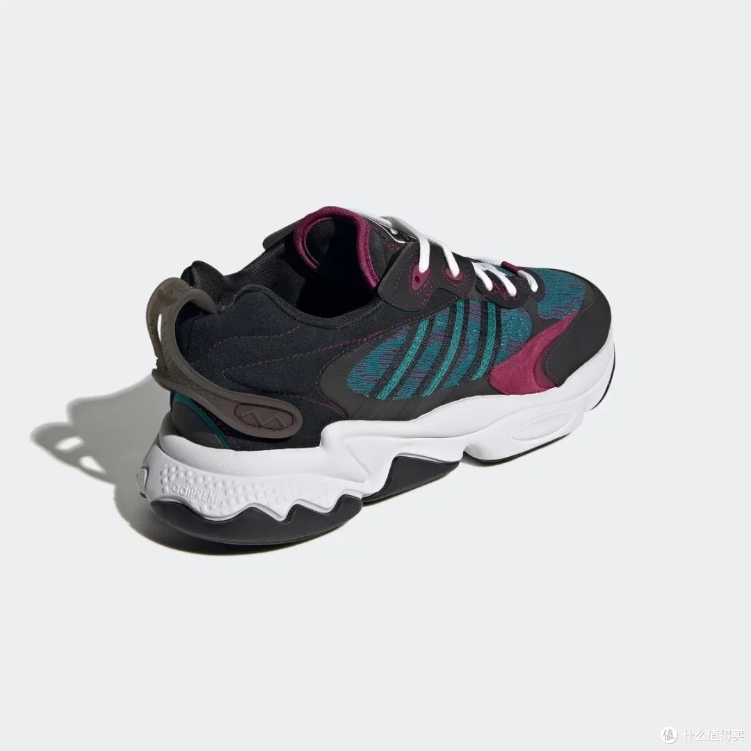 adidas OZWEEGO META：复古与科技融合
