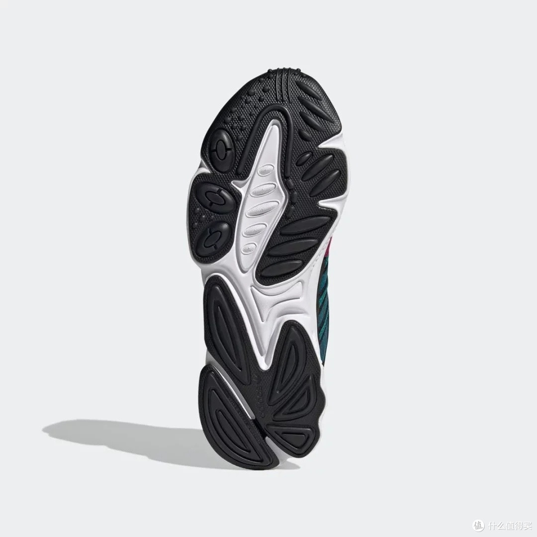 adidas OZWEEGO META：复古与科技融合