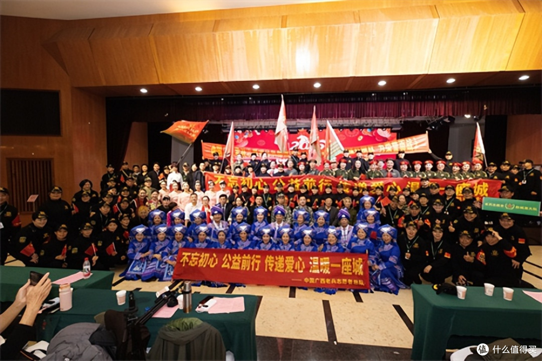 广西老兵志愿者总队南宁这场新春汇演燃爆全场,掌声雷动泪光闪