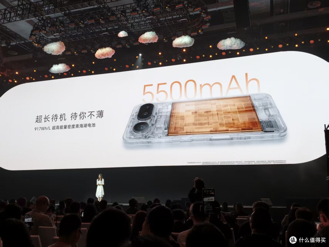 4999元起！荣耀三箭齐发：Air旗舰要从小屏卷向超轻薄赛道？