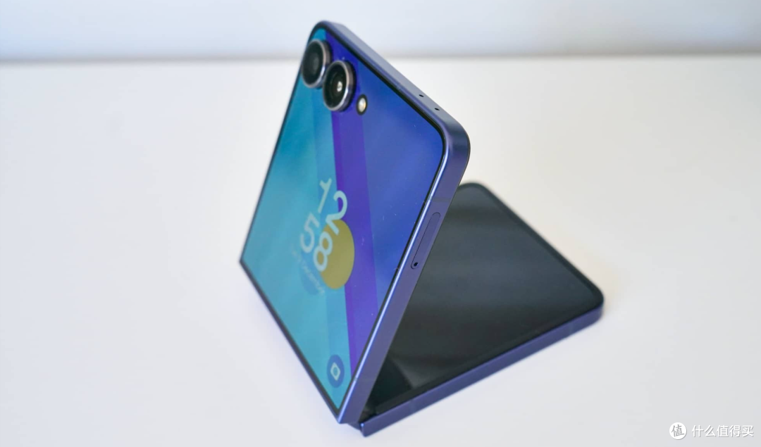 直降500|三星 Z Flip 7全面评测:外屏变大了,但升级到底大不大