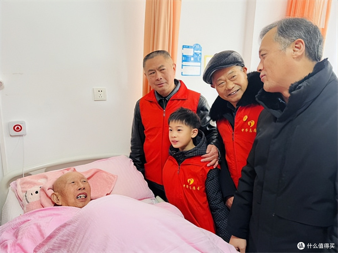 江苏泰州:志愿践初心 慰问暖杏坛——中华志愿者在行动