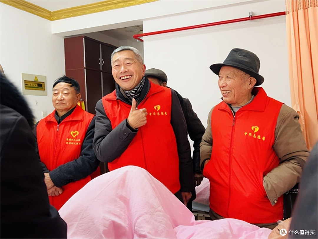 江苏泰州:志愿践初心 慰问暖杏坛——中华志愿者在行动