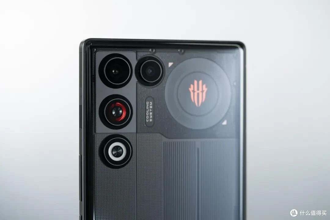 红魔11 Air测评：游戏手机的巧妙平衡点