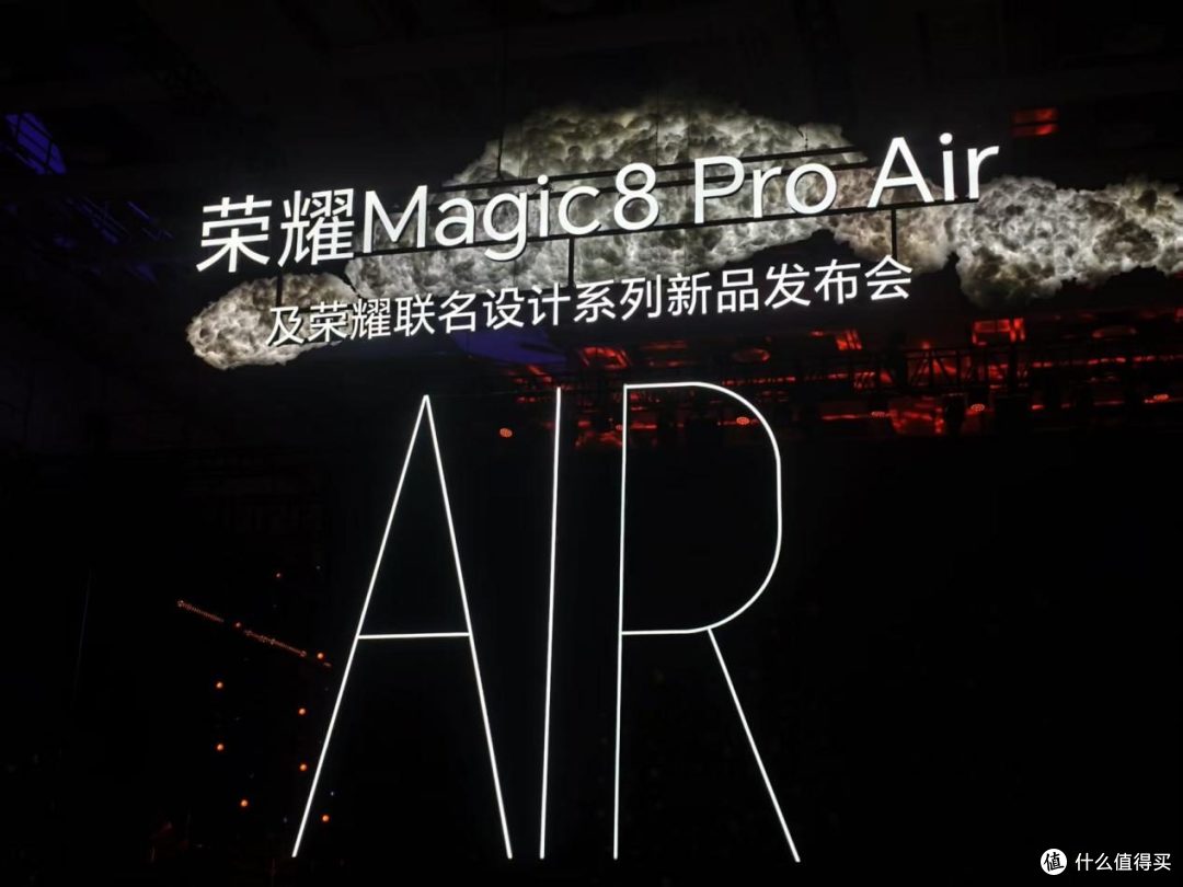 荣耀 Magic8 Pro Air 与Magic8 RSR MOLLY 联名款震撼登场
