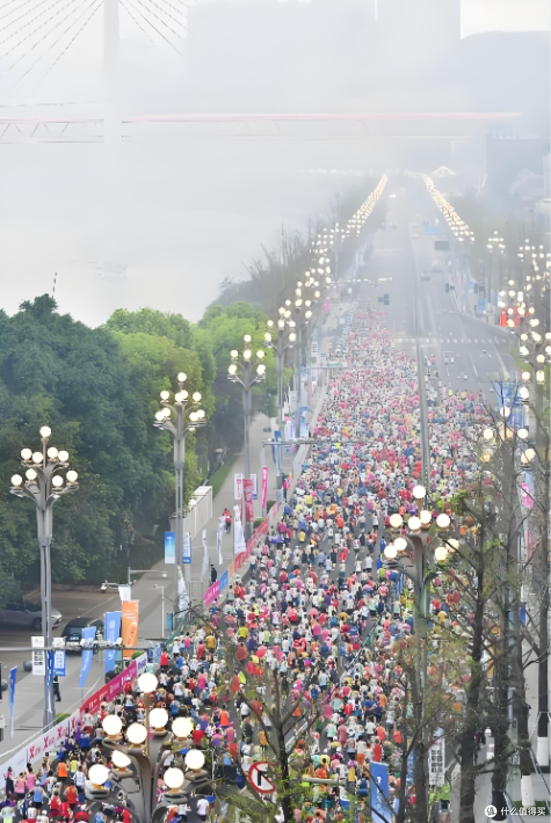重庆马拉松选手距终点200米倒地离世,官方回应引争议!