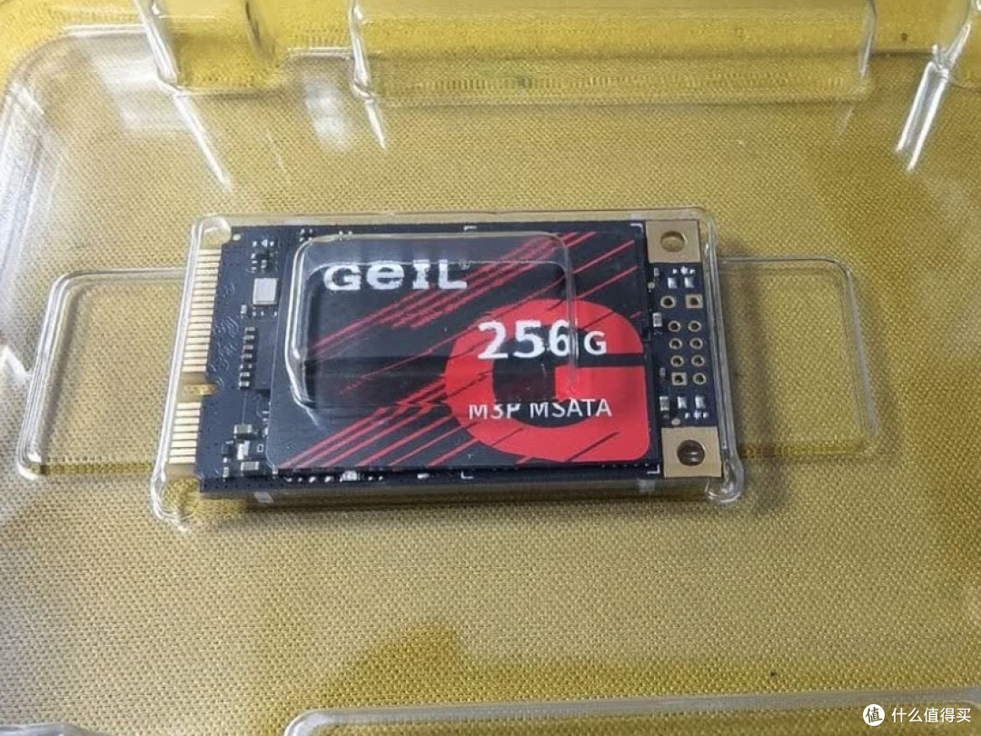 电竞老炮的固态硬盘开箱实录:256GB让我的战神本起飞!