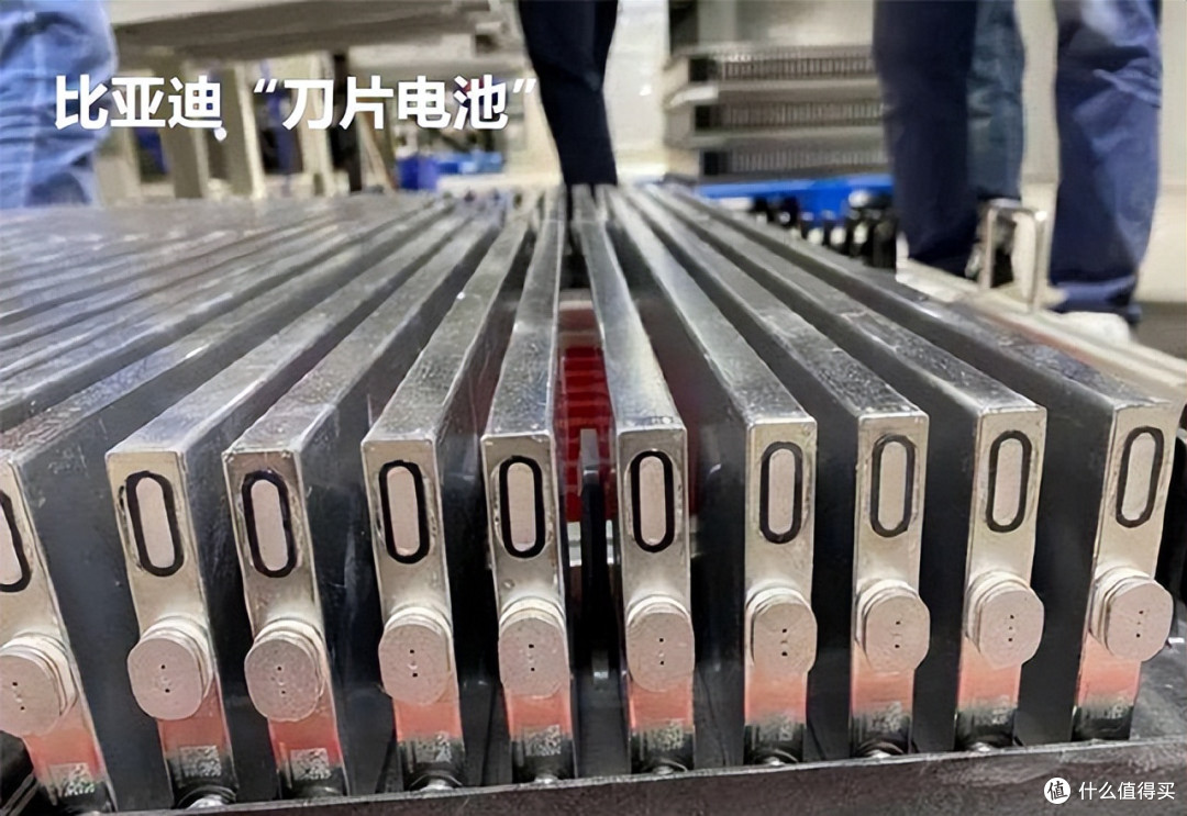 双线突破:比亚迪电池技术如何改变我们的出行未来