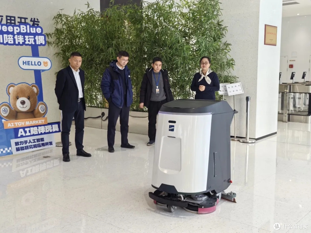 浙江省商业集团领导访深兰科技,聚焦具身视觉导航大脑在产业应用
