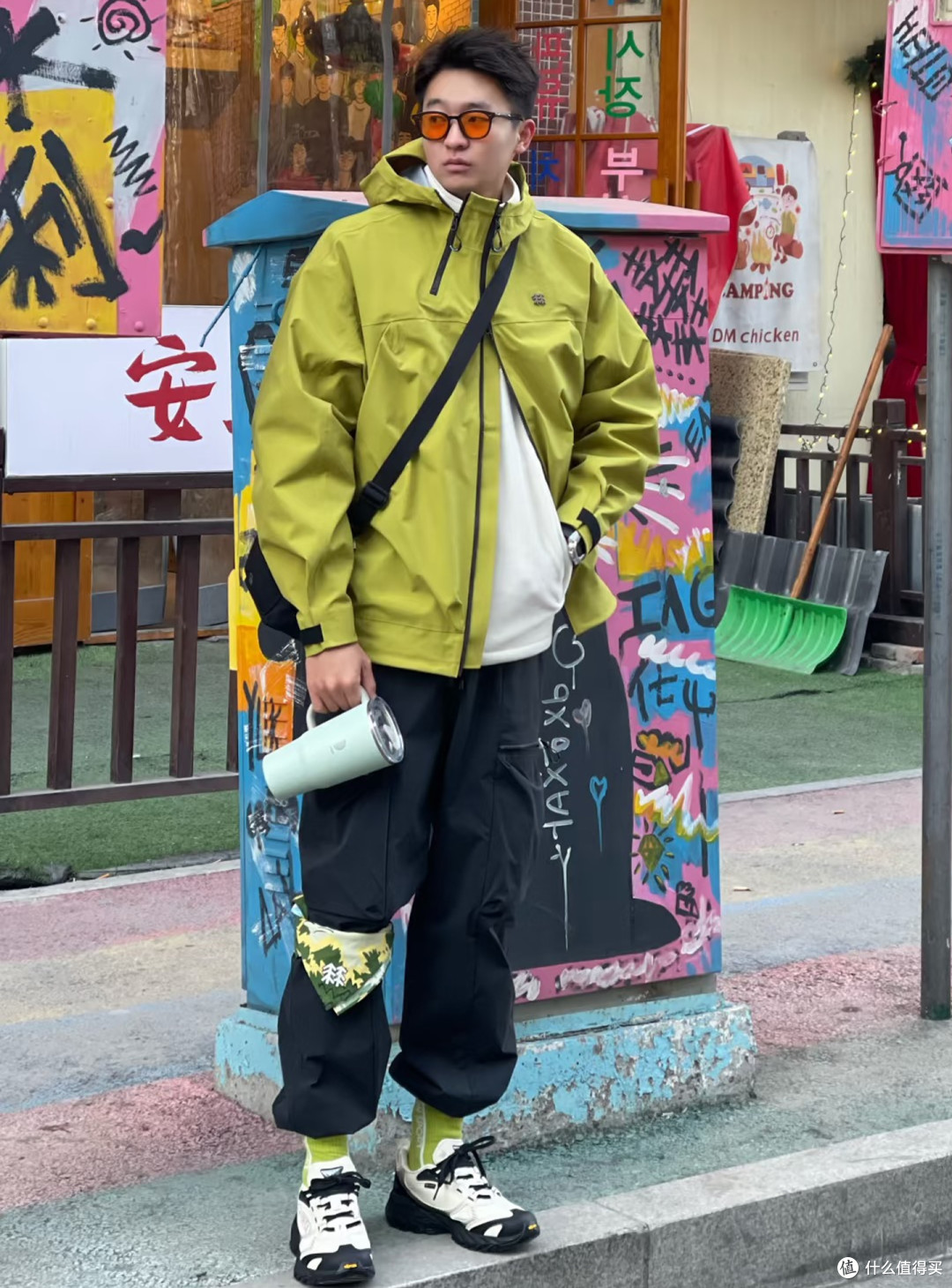 现在没人穿骆驼、凯乐石,都在穿可隆、始祖鸟,解锁冲锋衣的潮流