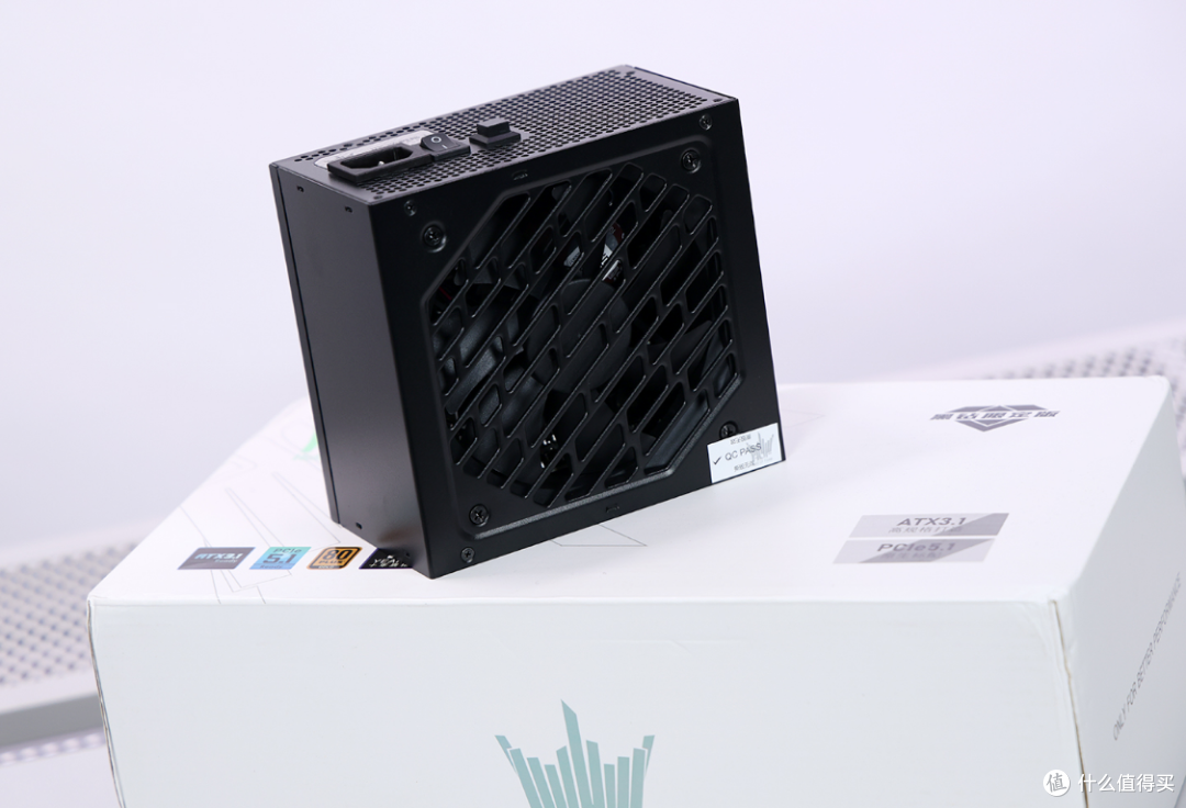 预算2.5W帮朋友装台高配主机:9800X3D+5080名人堂+乔思伯X400PRO