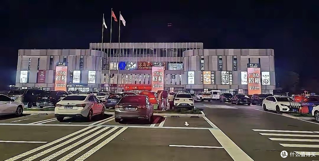 高速服务区大改革!围墙拆了,车子能从服务区直接上下高速!