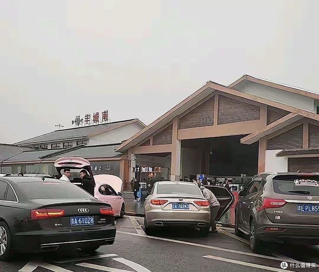 高速服务区大改革!围墙拆了,车子能从服务区直接上下高速!