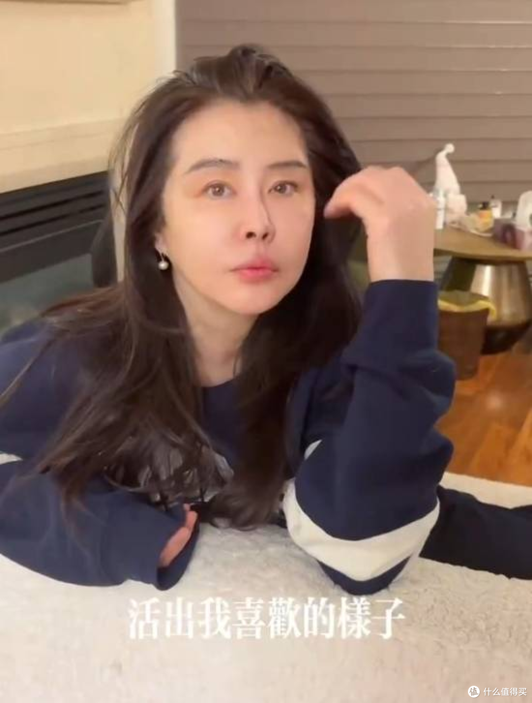 58岁王祖贤素颜撩发封神:没有滤镜的松弛感,比20岁女星还戳人!