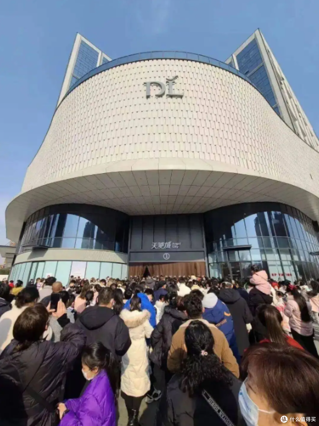 学胖东来2年,永辉越学越亏21亿,网友:学会涨价,服务靠贴标语