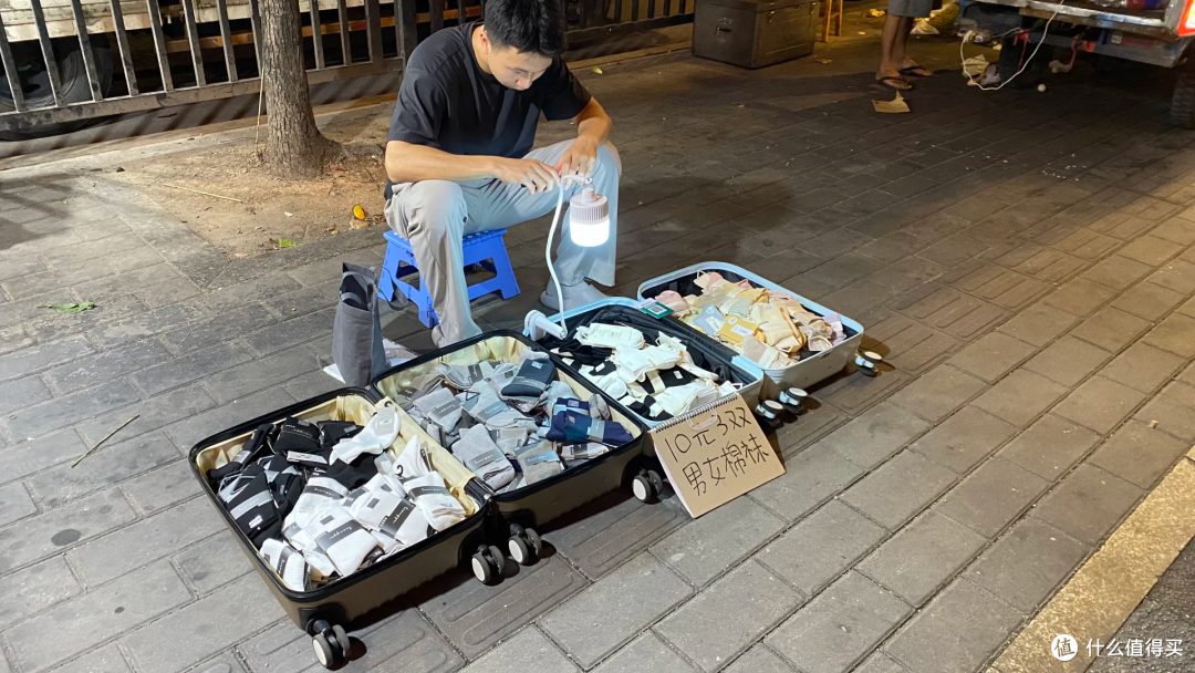 被年轻人的“行李箱用法”惊到了,换个思路,闲置行李箱派上用场