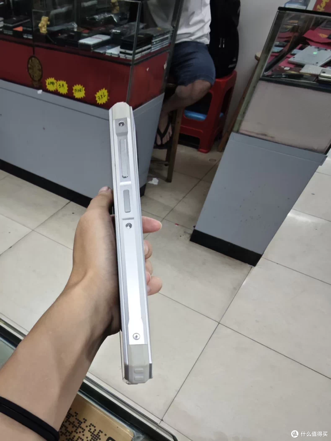 720元的砖头手机!海鲜市场有奇葩,三防手机是智商税吗?