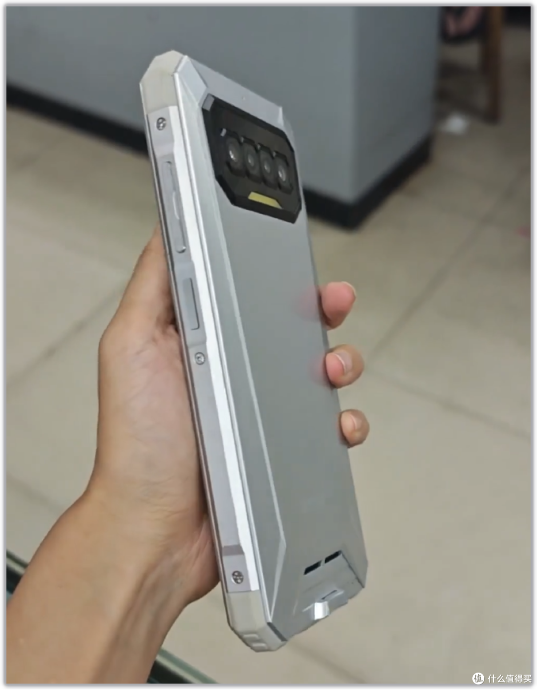 720元的砖头手机!海鲜市场有奇葩,三防手机是智商税吗?