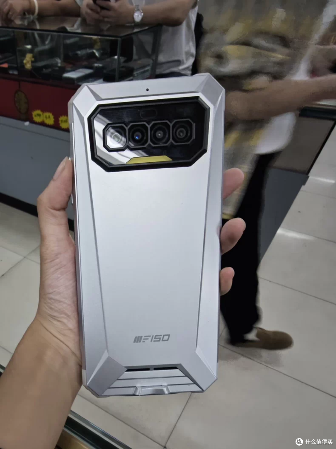 720元的砖头手机!海鲜市场有奇葩,三防手机是智商税吗?