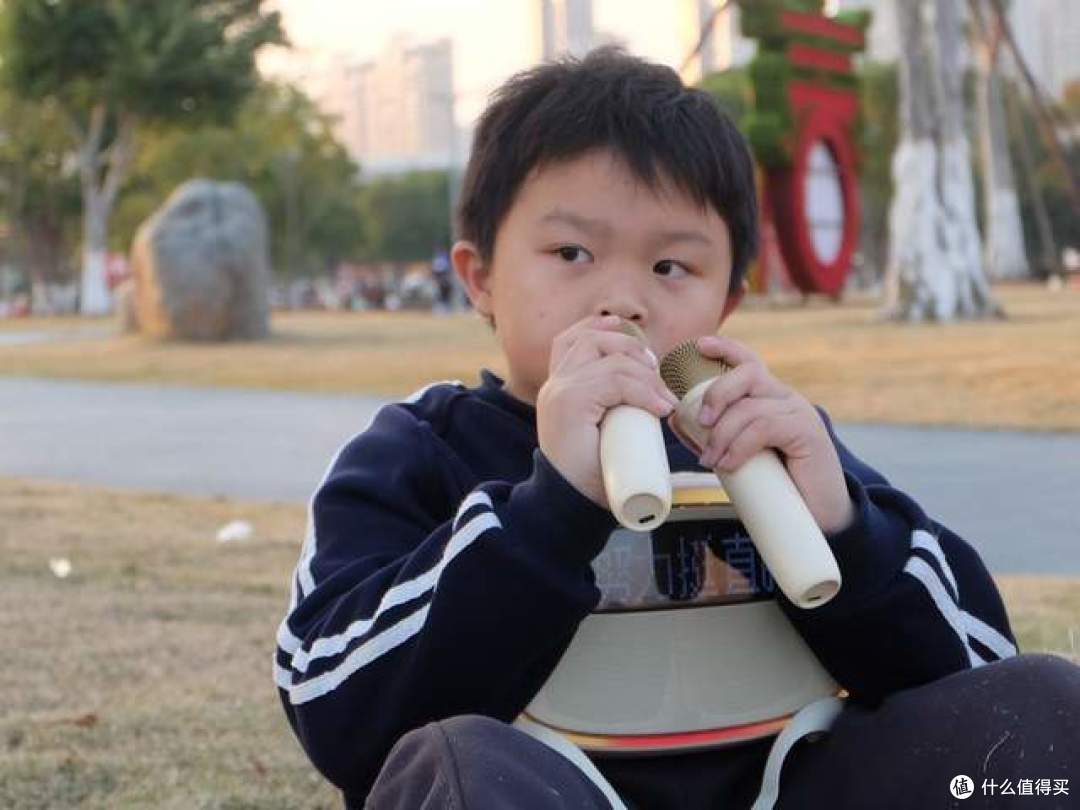 把移动 KTV 揣进背包,雅兰仕 K31蓝牙音箱户外 K 歌太爽了!