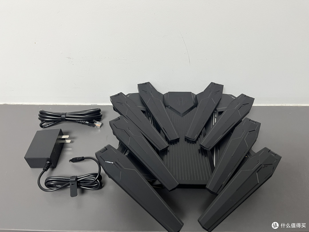 △电源线、网线和路由器主体