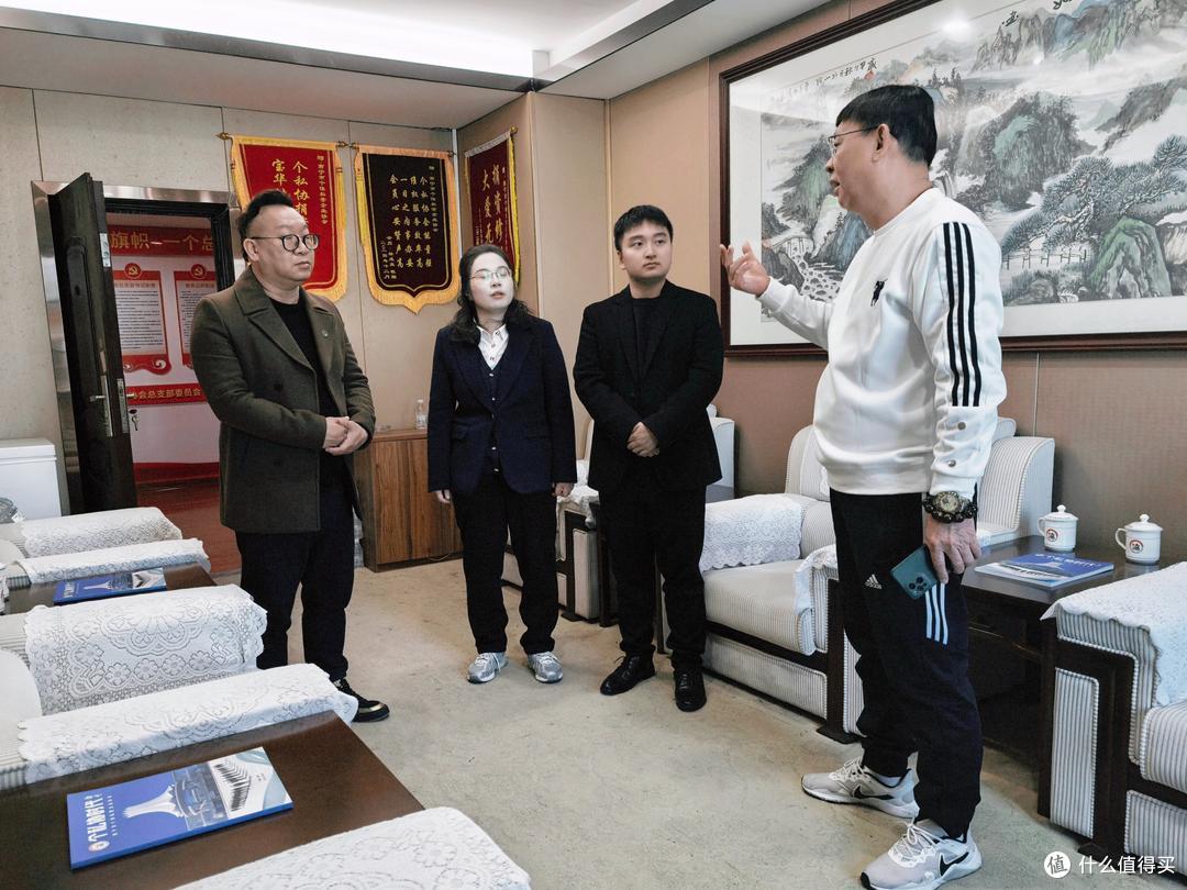 共工新闻社黄伟健主任一行到访南宁市个体私营企业协会深度交流