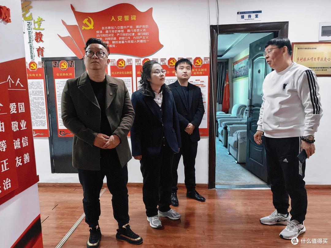 共工新闻社黄伟健主任一行到访南宁市个体私营企业协会深度交流