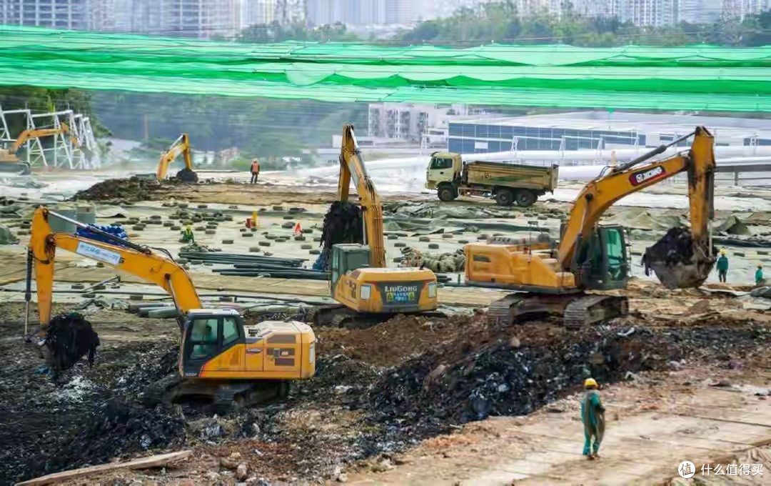 深圳重挖110米垃圾山，把欧美看呆了：中国已经陷入“垃圾荒”了