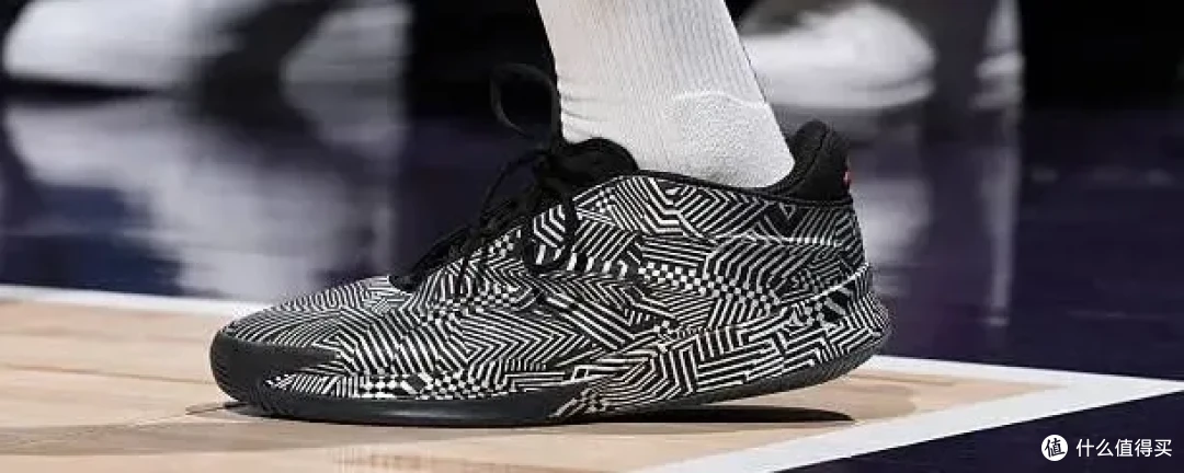 【NBA每日上脚】大结局了?迪子用顶配鞋锁死库里!