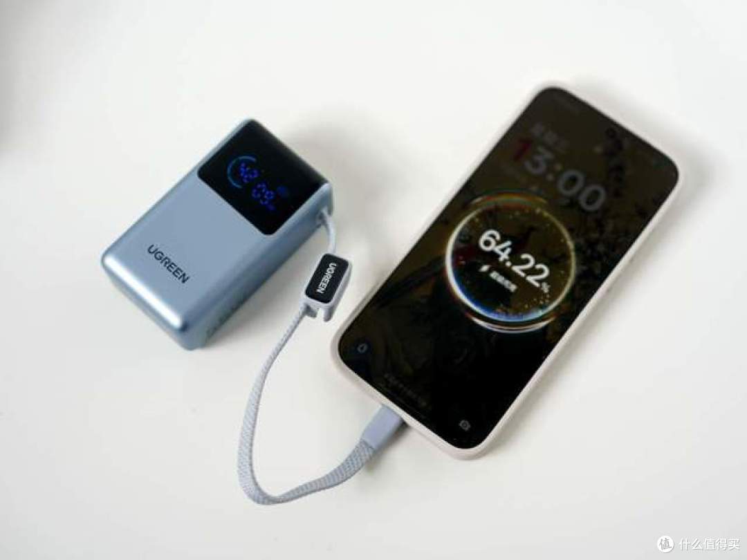 出差忘带线?绿联能量湃 Pro 55W 自带线充电宝救大命