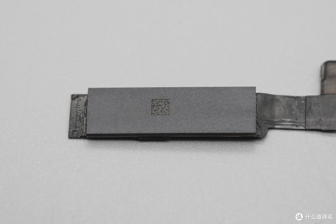 iPhone Air手机内置钢壳叠片电池揭秘！