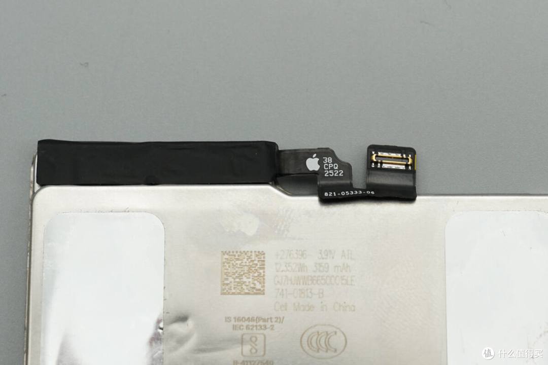 iPhone Air手机内置钢壳叠片电池揭秘！