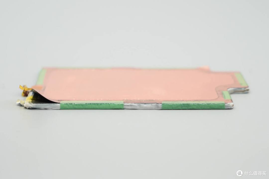 iPhone Air手机内置钢壳叠片电池揭秘！