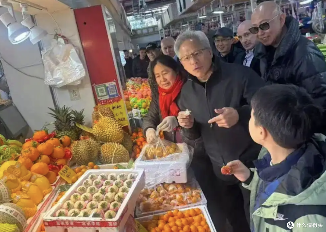 穿爱马仕的黄仁勋去菜市场给员工买耙耙柑？皮衣大佬还那么爱穿皮衣吗？