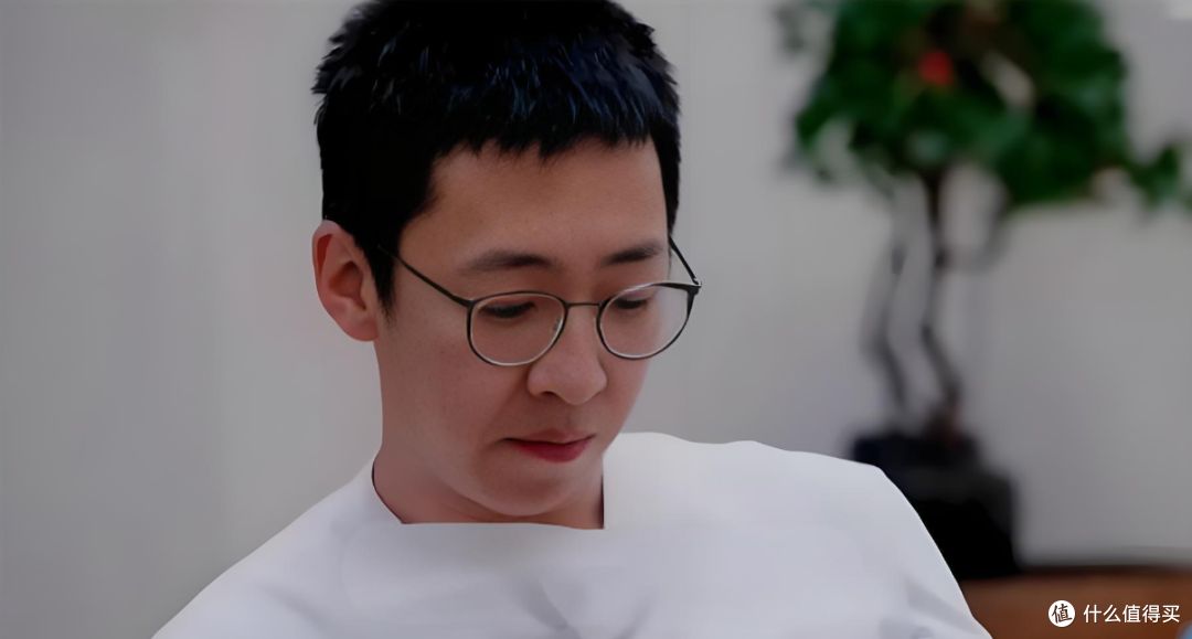 留几手怒撕影视飓风:霸屏小红书硬喂饭,内容水到躺平,初心全丢