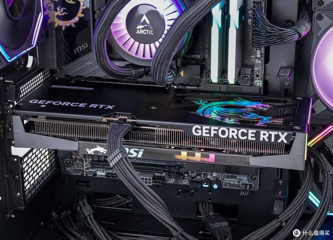 DLSS 4.5技术:一不小心把画质拉满了!微星RTX 5060魔龙性能出色